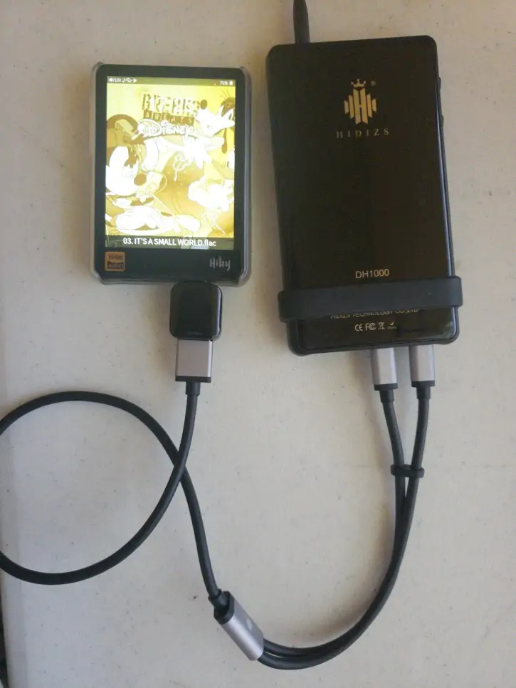 UGREEN Y Cable connected to the Hiby R3 and the Hidizs DH1000
