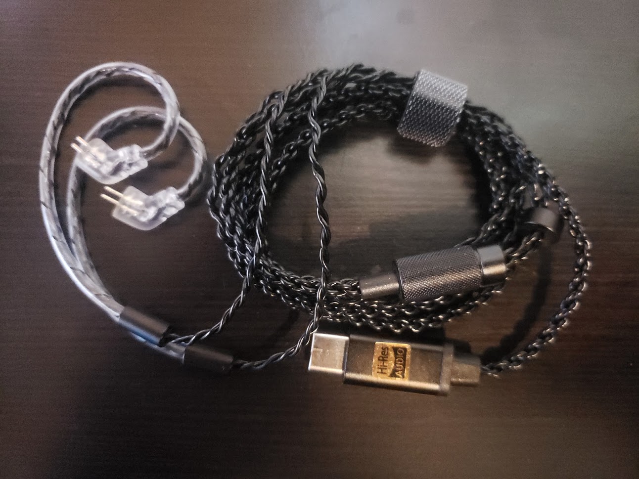 El cable USB-C a 2-pin de Hidizs