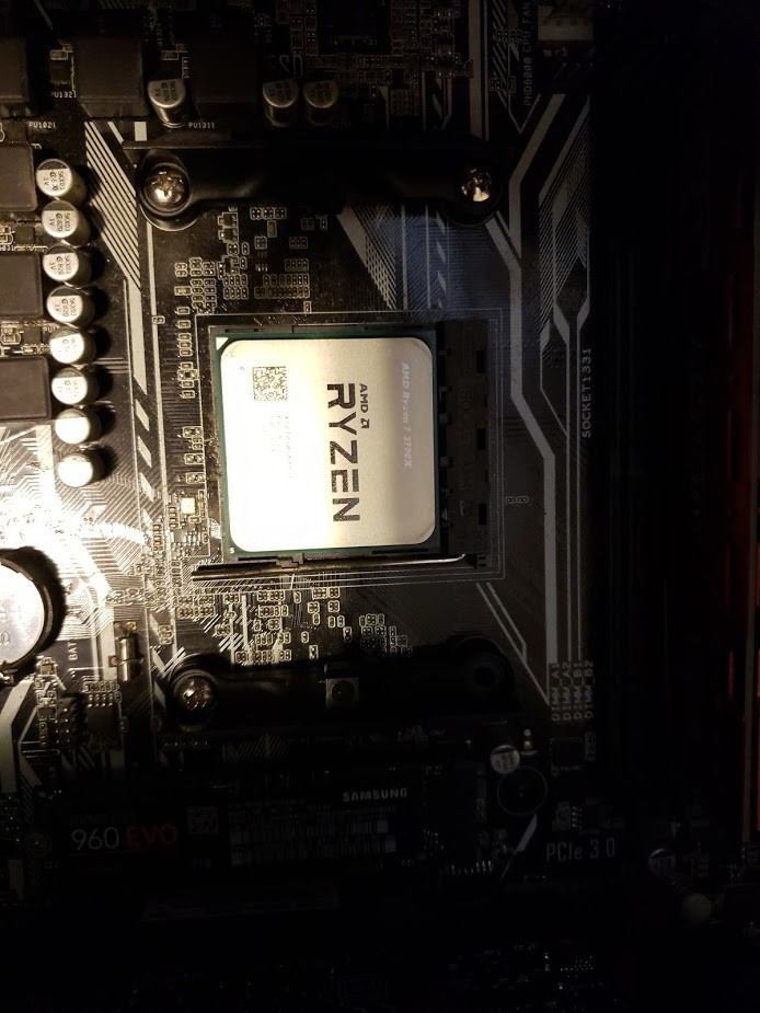 AMD Ryzen 7 2700X - 6