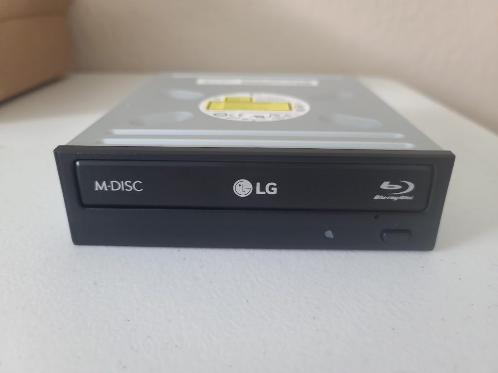 LG 14X Blu-Ray Writer WH14NS40 Drive Front