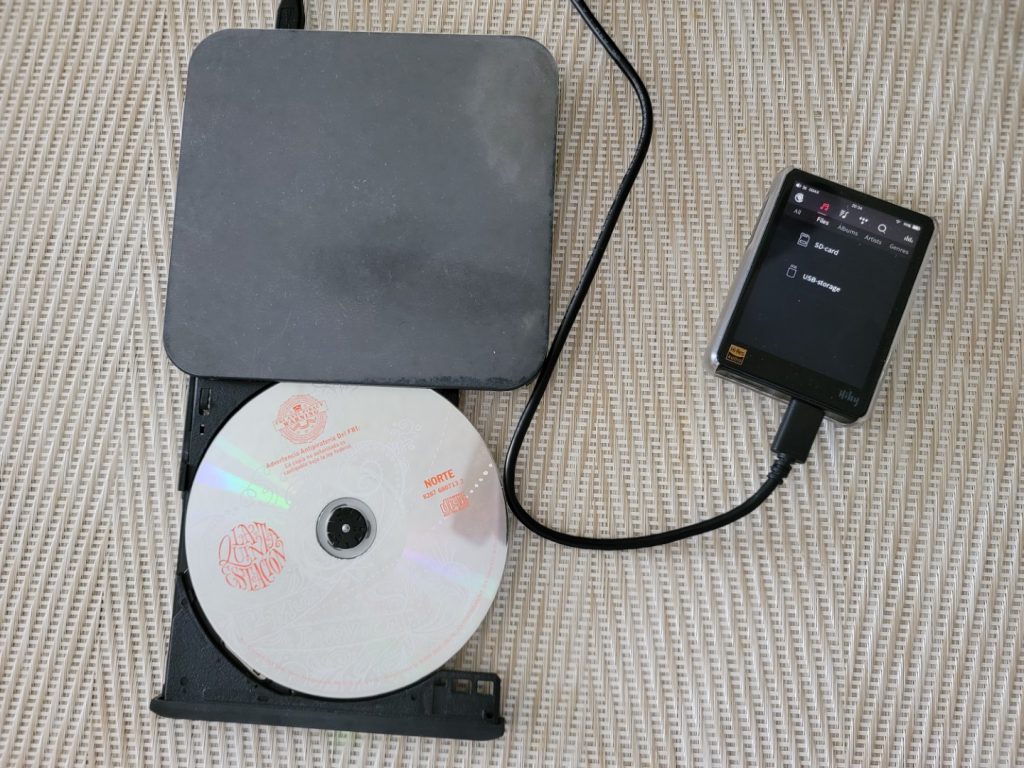 Hiby R3 with LG GP96YB70 Audio CD 1
