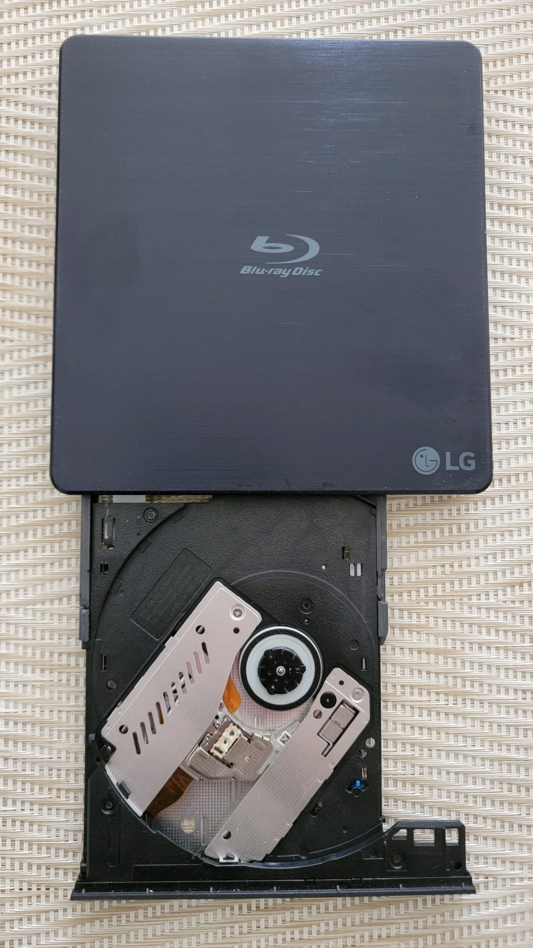 LG Ultra Slim Portable Blu-Ray Writer 15