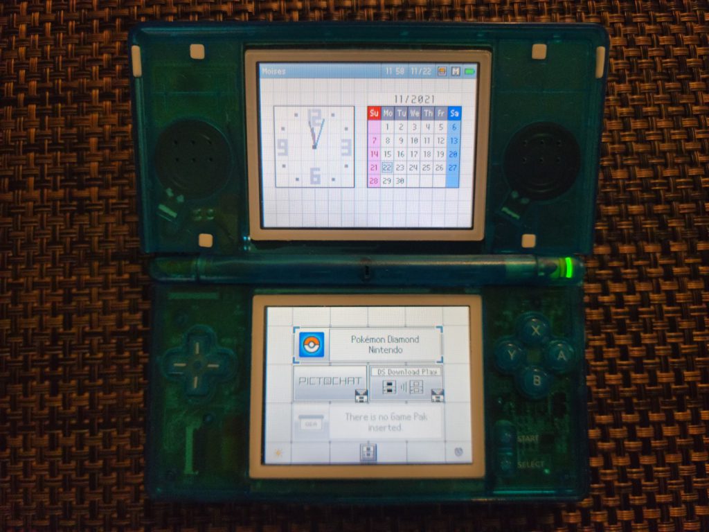 Pokémon Diamond DS game in Nintendo DS Lite