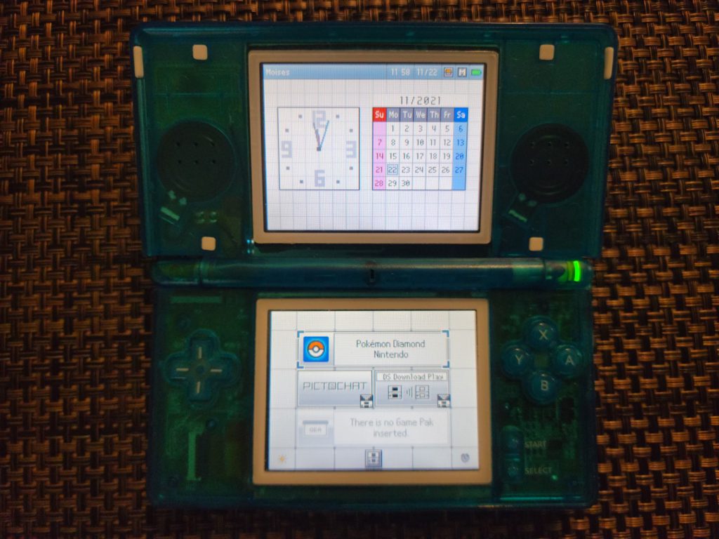 A Comparison Of The Pokemon Diamond Ds Game Box And Cart With Pokemon Brilliant Diamond Switch Remake Moises Cardona