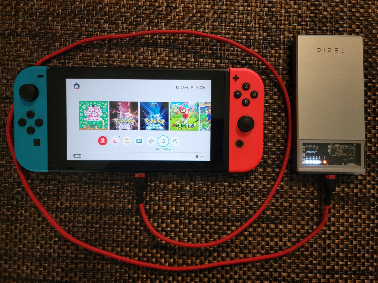 Charging the Nintendo Switch with the TEGIC Block 30 Power bank