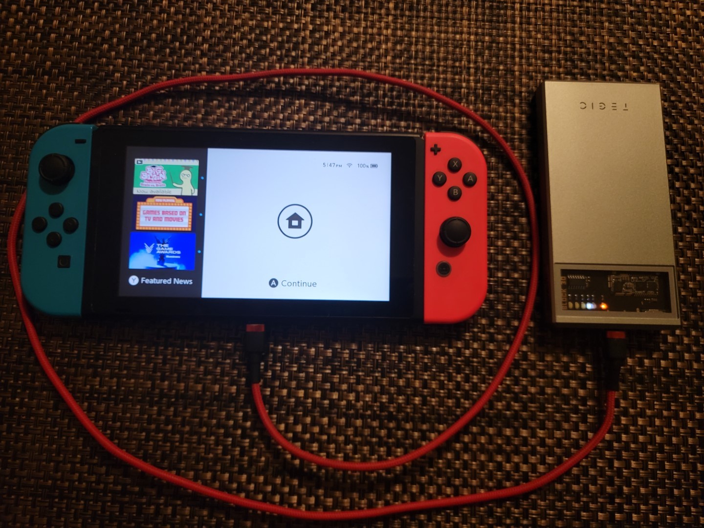 Nintendo Switch charged with the TEGIC Block 30 Power bank