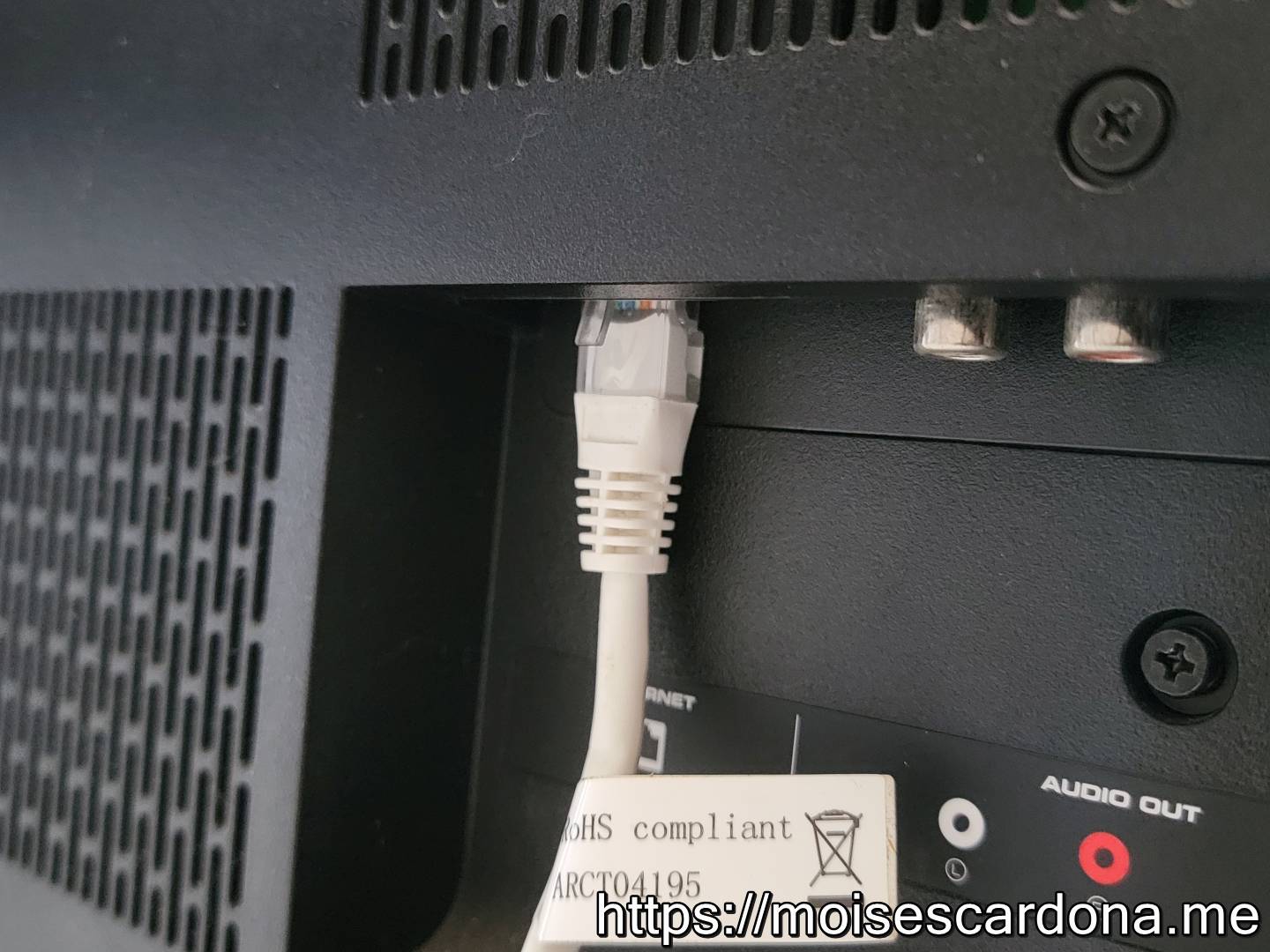 TP-Link AC750 Wifi Extender (RE215) - TV connected to the extender using a LAN cable
