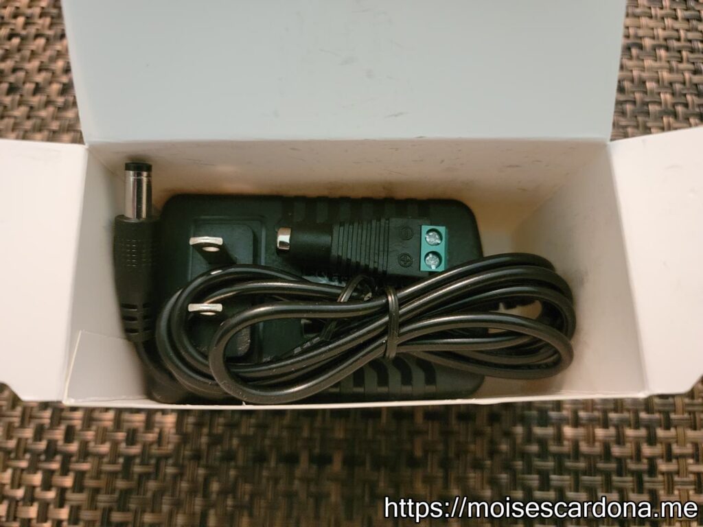 05 - ALITOVE 12V 2A Power Adapter box opened