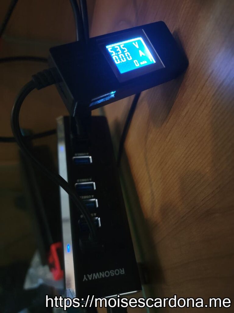 08 - ALITOVE 12V 2A Power Adapter connected to 12V USB Hub