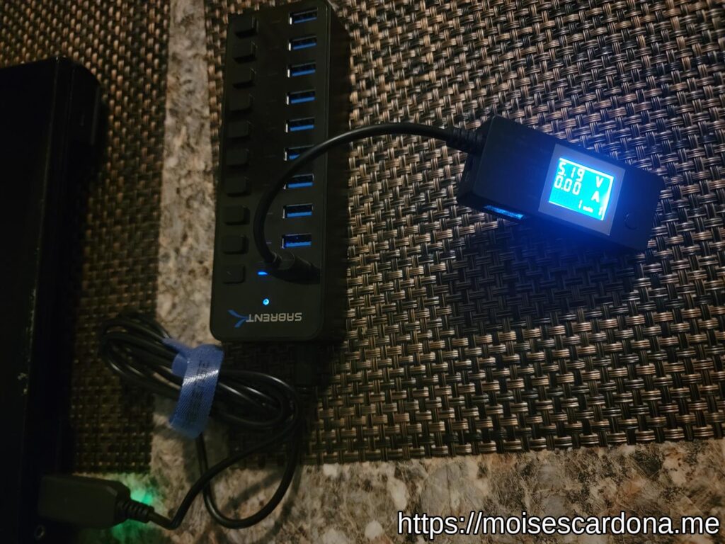 Farsense USB 5V to 12V DC Step Up cable connected to USB Hub