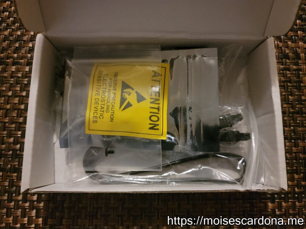 02 - CY M.2 Key A+E PCI Express to Dual SATA ports - card in box