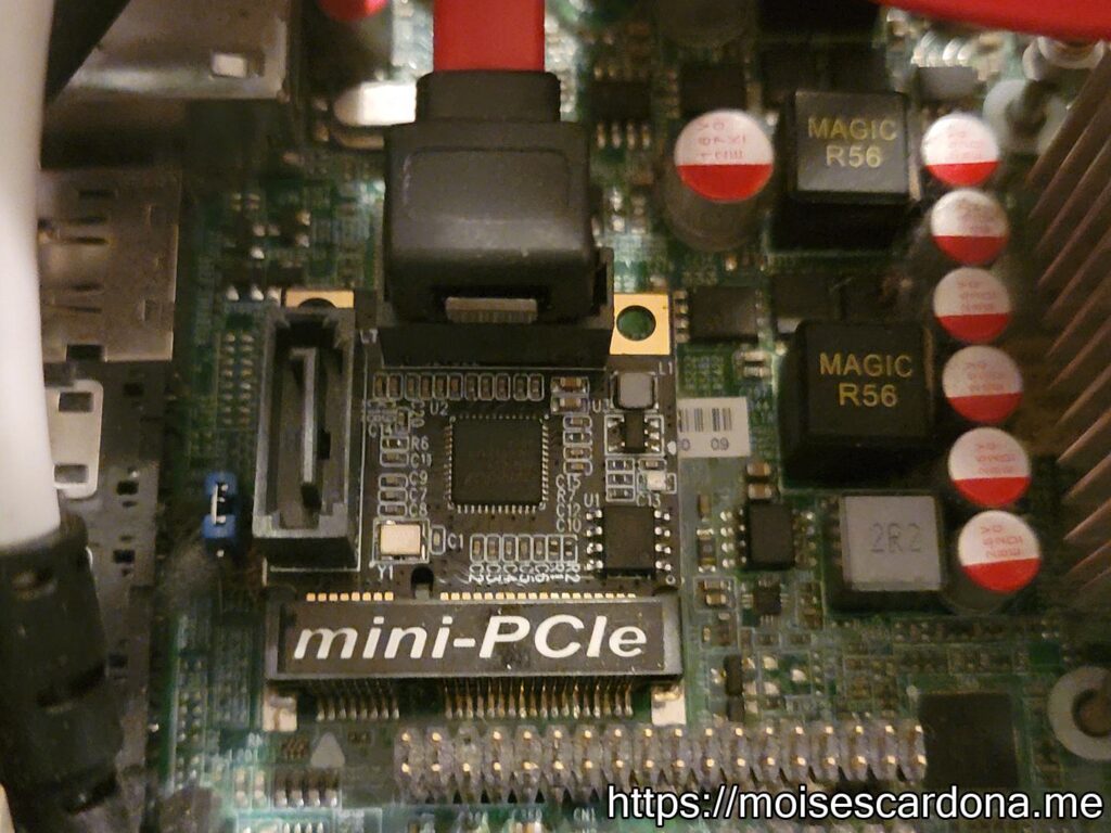 09 - CY Mini PCI Express to dual SATA 3.0 ports - Adapter in motherboard - closeup