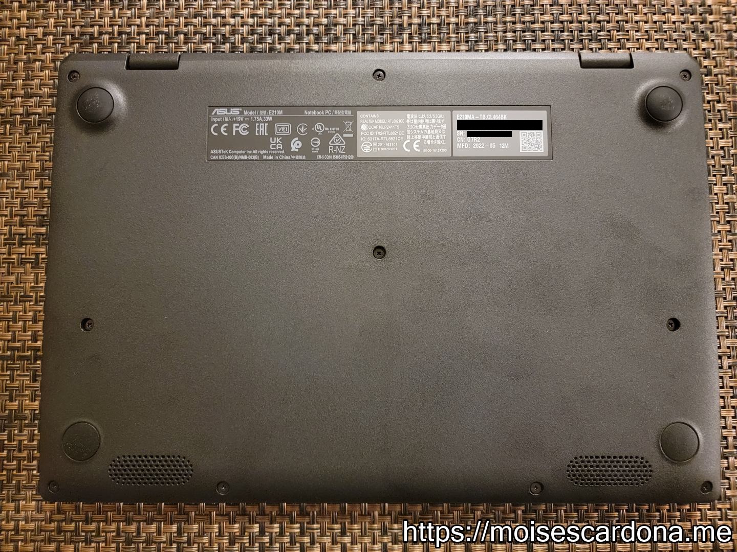 ASUS E210MA 11.6 inch laptop - 12 - Laptop Back