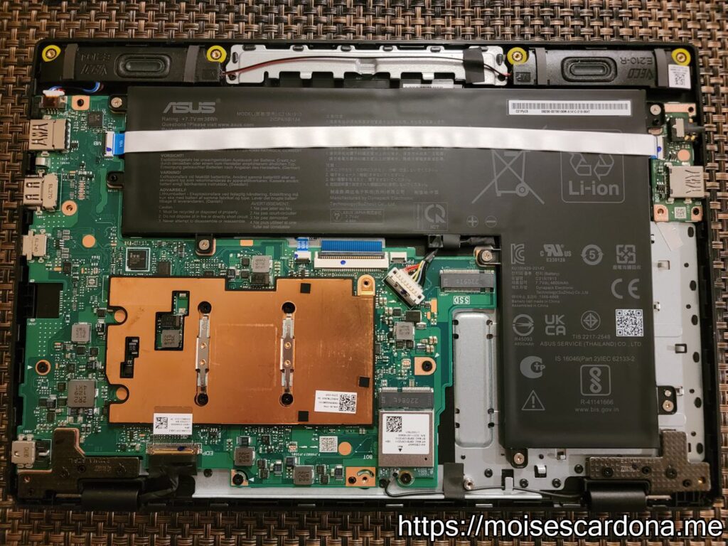 ASUS E210MA 11.6 inch laptop - 14 - Laptop internals