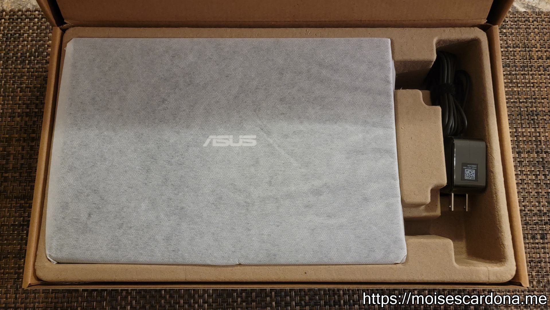 ASUS E210MA 11.6 inch laptop - 4 - Box Opened