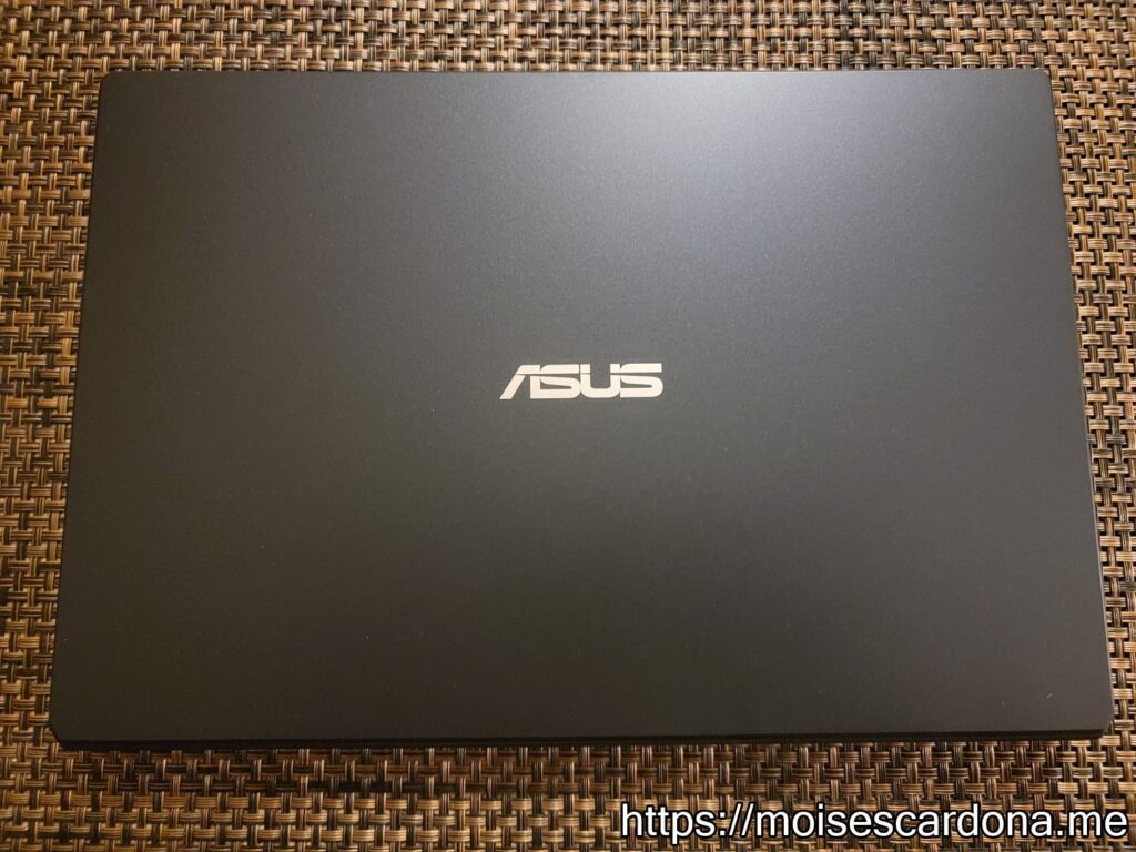 ASUS E210MA 11.6 inch laptop - 9 - Laptop Closed