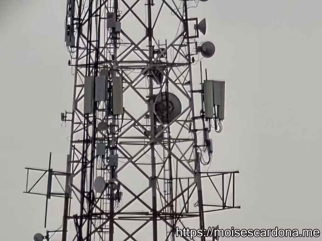 Cell Towers and Antennas, Movistar, Maracaibo, Venezuela - 2026-05 - 03