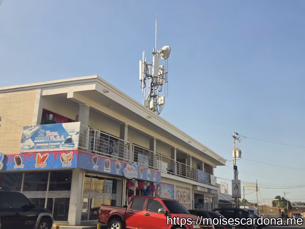 Cell Towers and Antennas, Movistar, Maracaibo, Venezuela - 2026-05 - 05