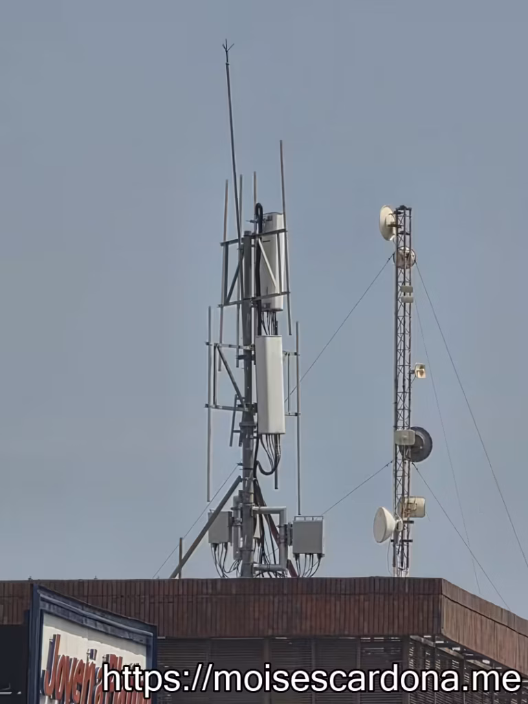 Cell Towers and Antennas, Movistar, Maracaibo, Venezuela - 2026-05 - 06