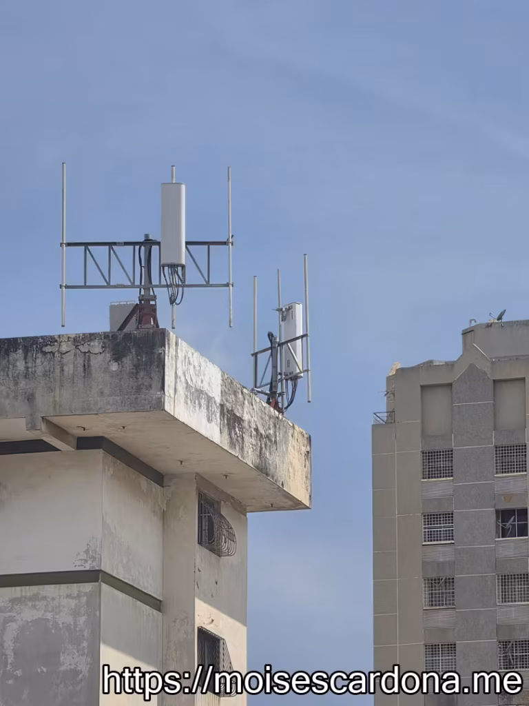 Cell Towers and Antennas, Movistar, Maracaibo, Venezuela - 2026-05 - 07